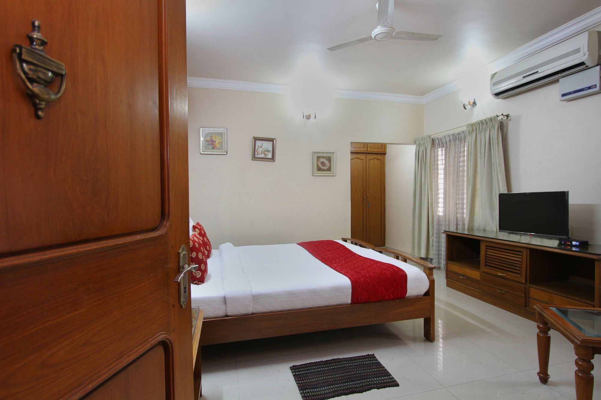 Oyo 7339 Nandhana Vista Hotel Bangalore
