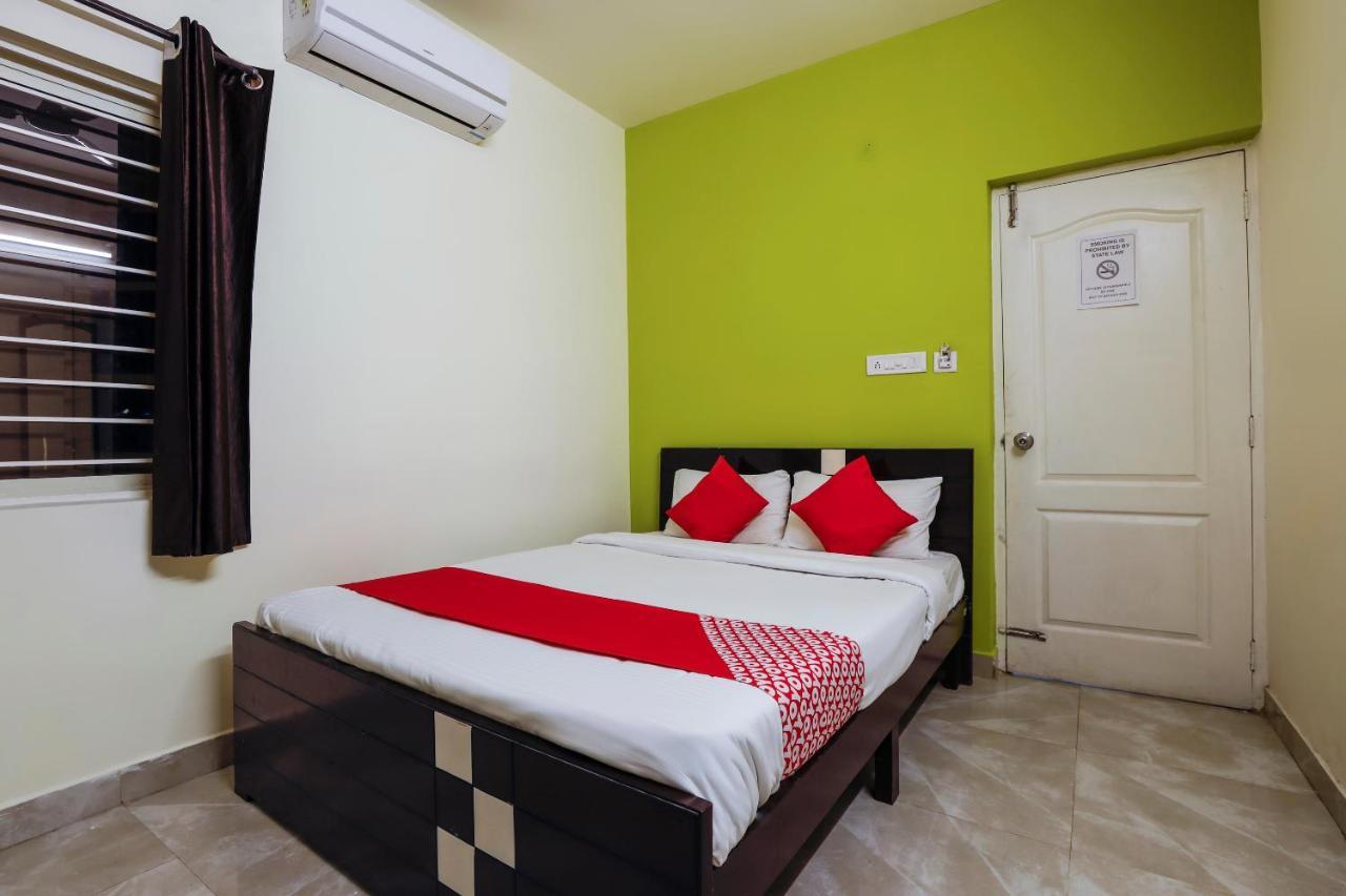 Oyo Flagship 70582 J Puneeth And Lodging 3* Bangalore