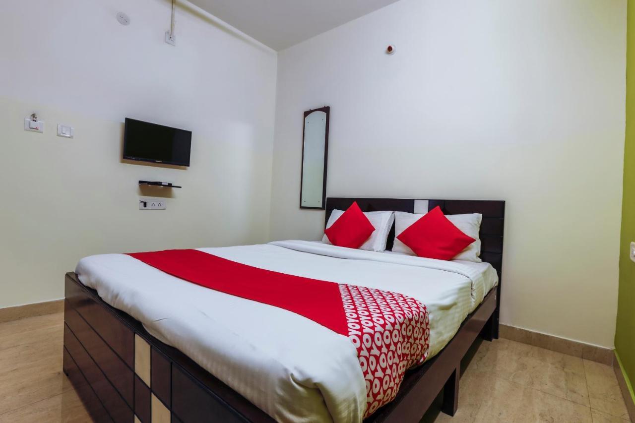 Oyo Flagship 70582 J Puneeth And Lodging 3*