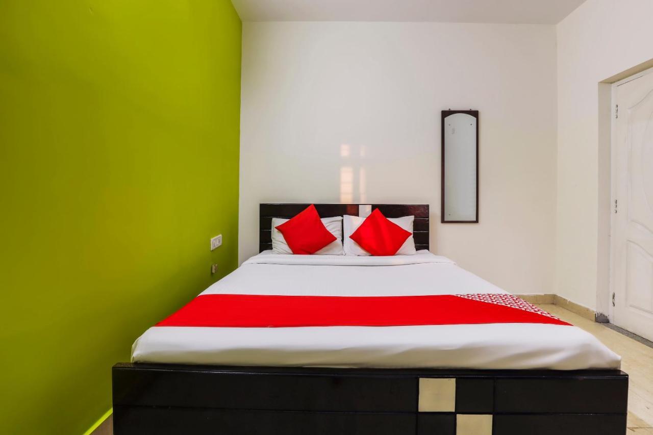 Oyo Flagship 70582 J Puneeth And Lodging Hotel 3*