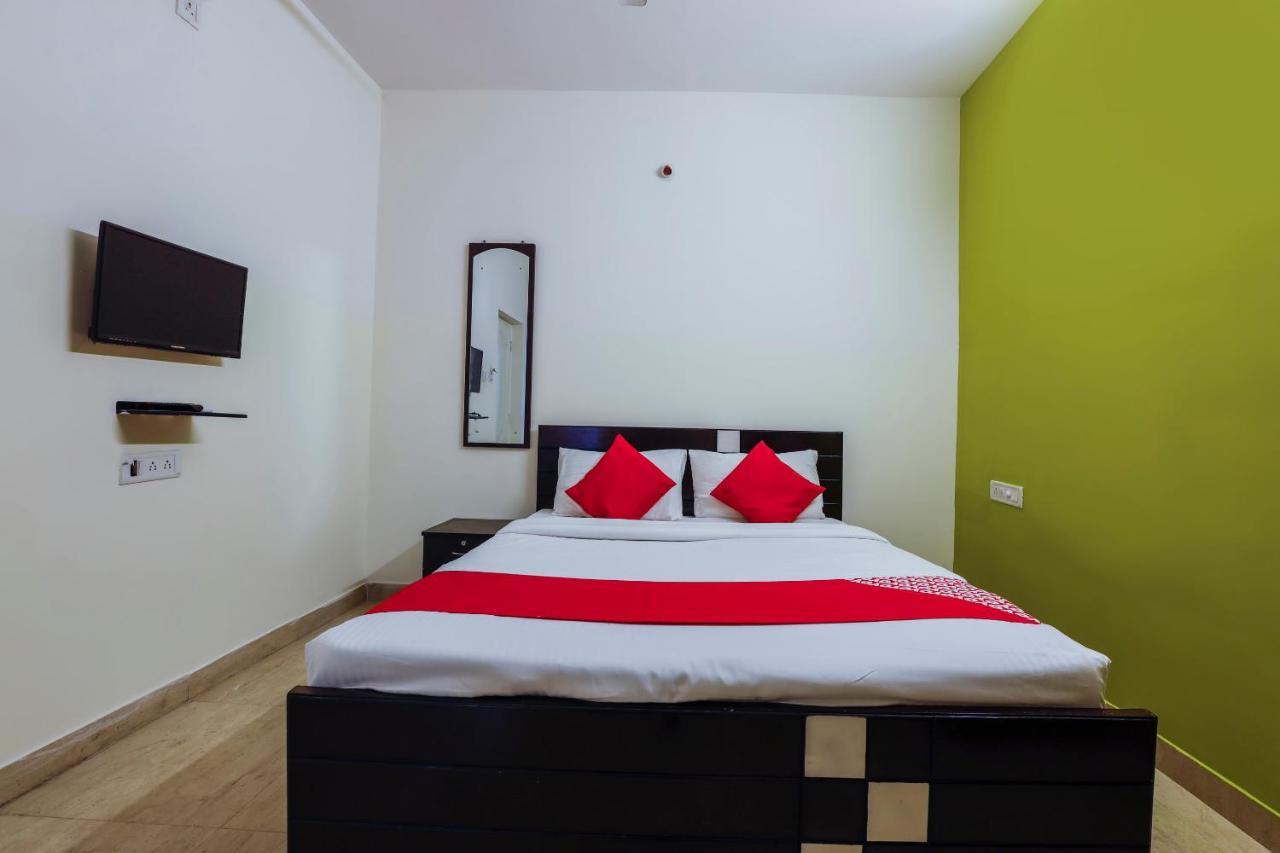Hotel Oyo Flagship 70582 J Puneeth And Lodging 3*