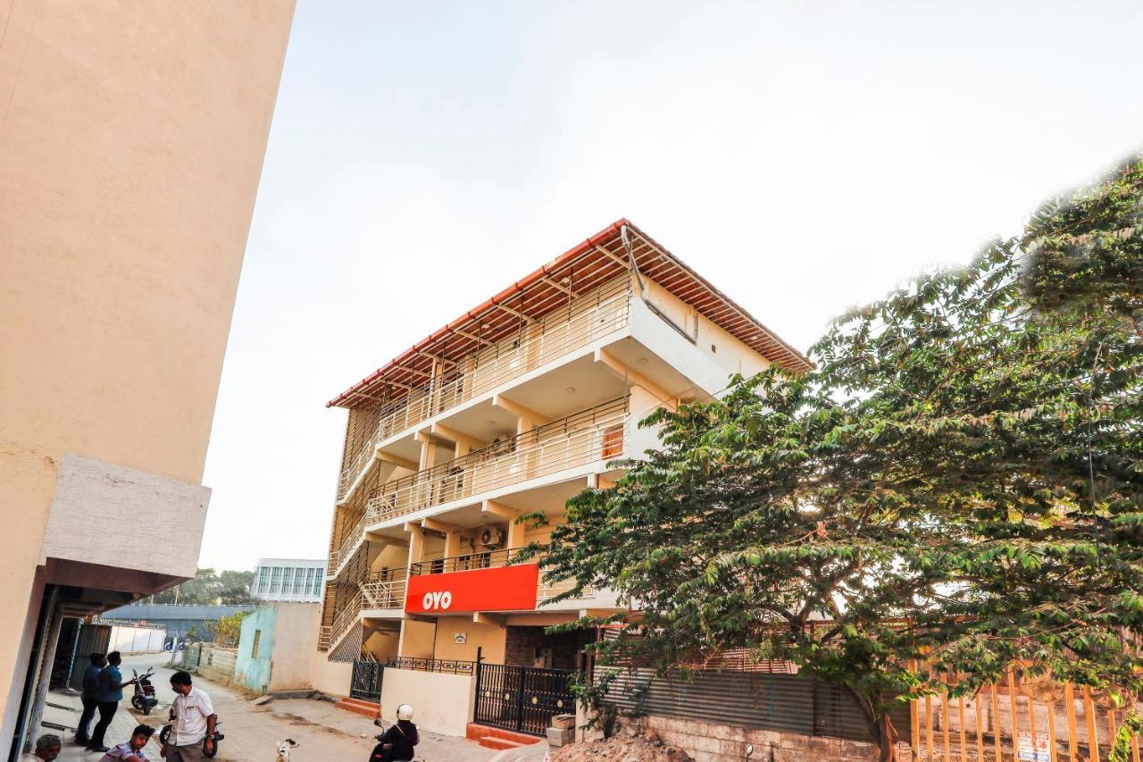 Hotel Oyo Flagship 70582 J Puneeth And Lodging 3*